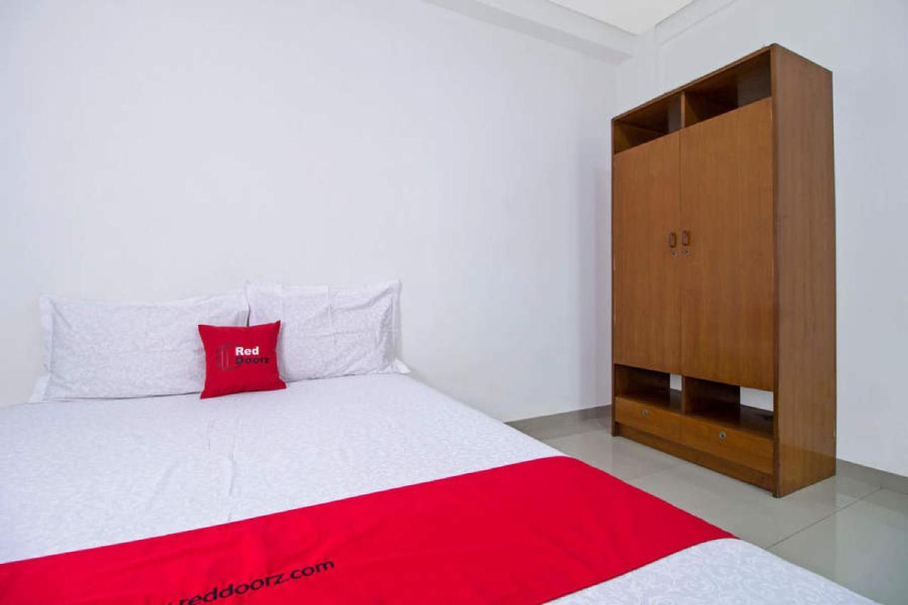 Reddoorz @ Pulomas Hotel Jakarta Buitenkant foto