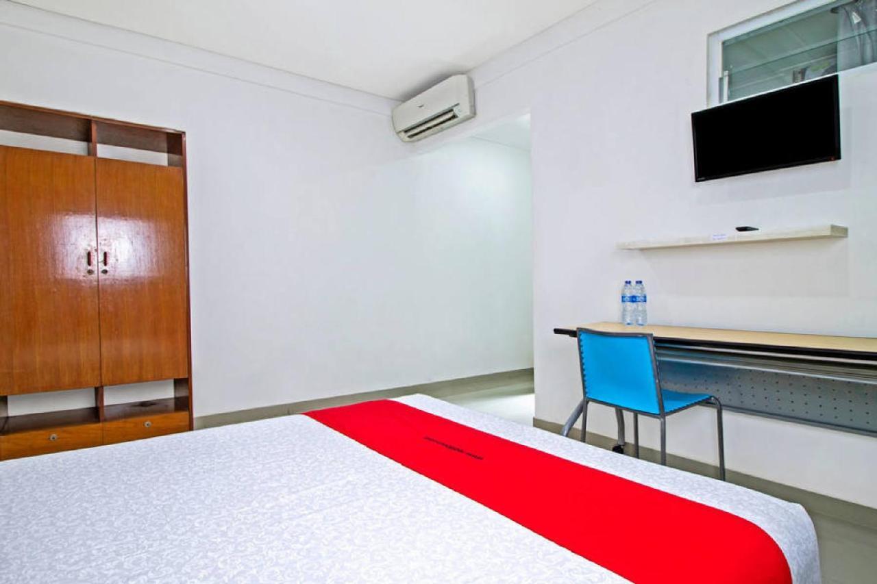 Reddoorz @ Pulomas Hotel Jakarta Buitenkant foto
