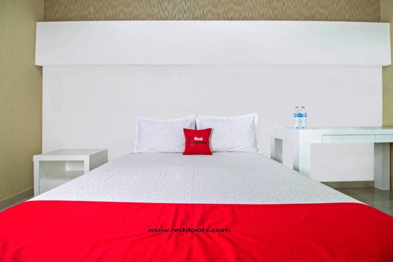 Reddoorz @ Pulomas Hotel Jakarta Buitenkant foto