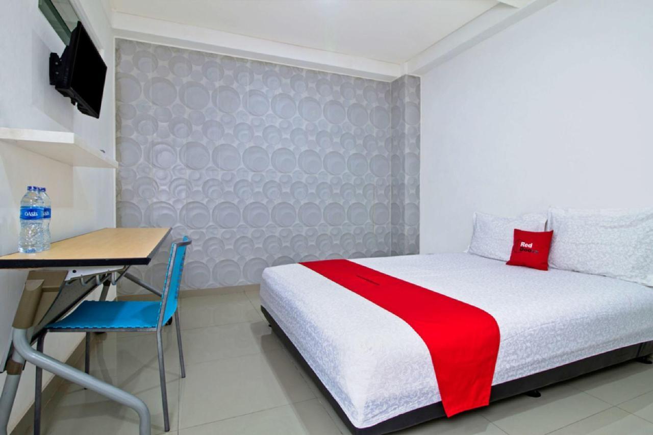 Reddoorz @ Pulomas Hotel Jakarta Buitenkant foto