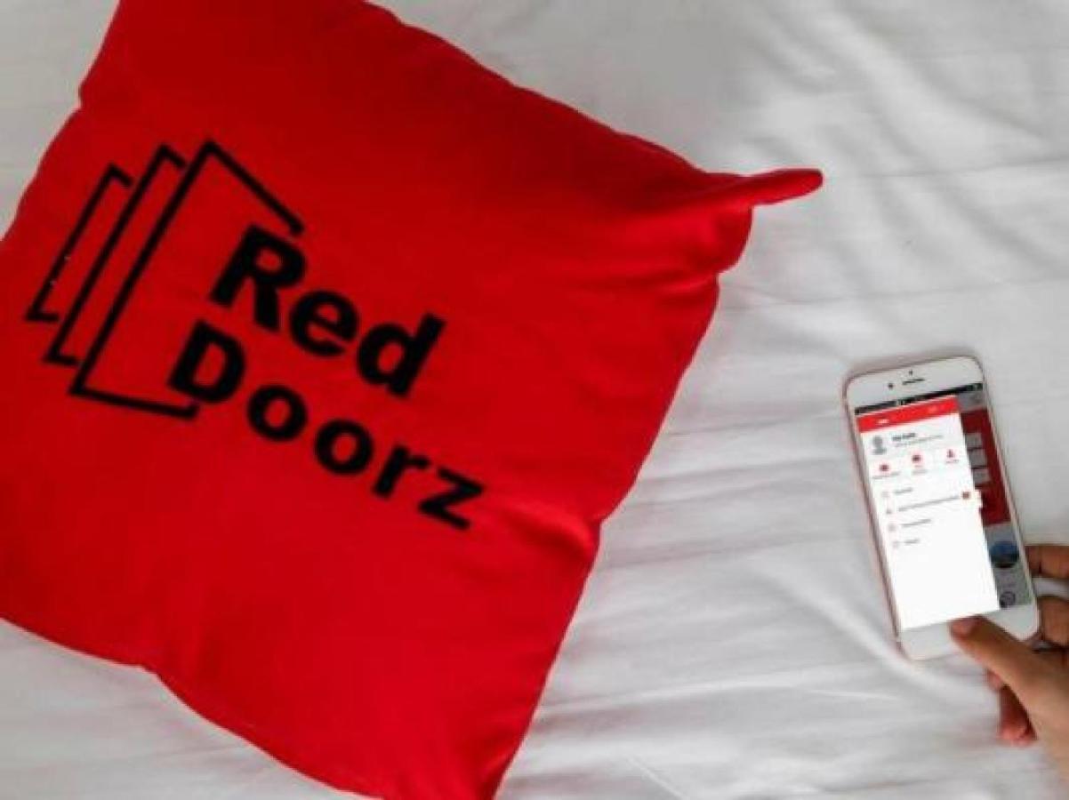 Reddoorz @ Pulomas Hotel Jakarta Buitenkant foto